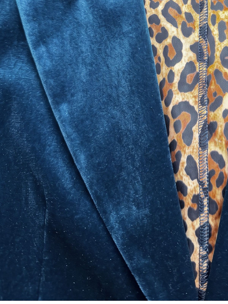 Manteau long en velours à col à revers et imprimé léopard Années 1950 - 3