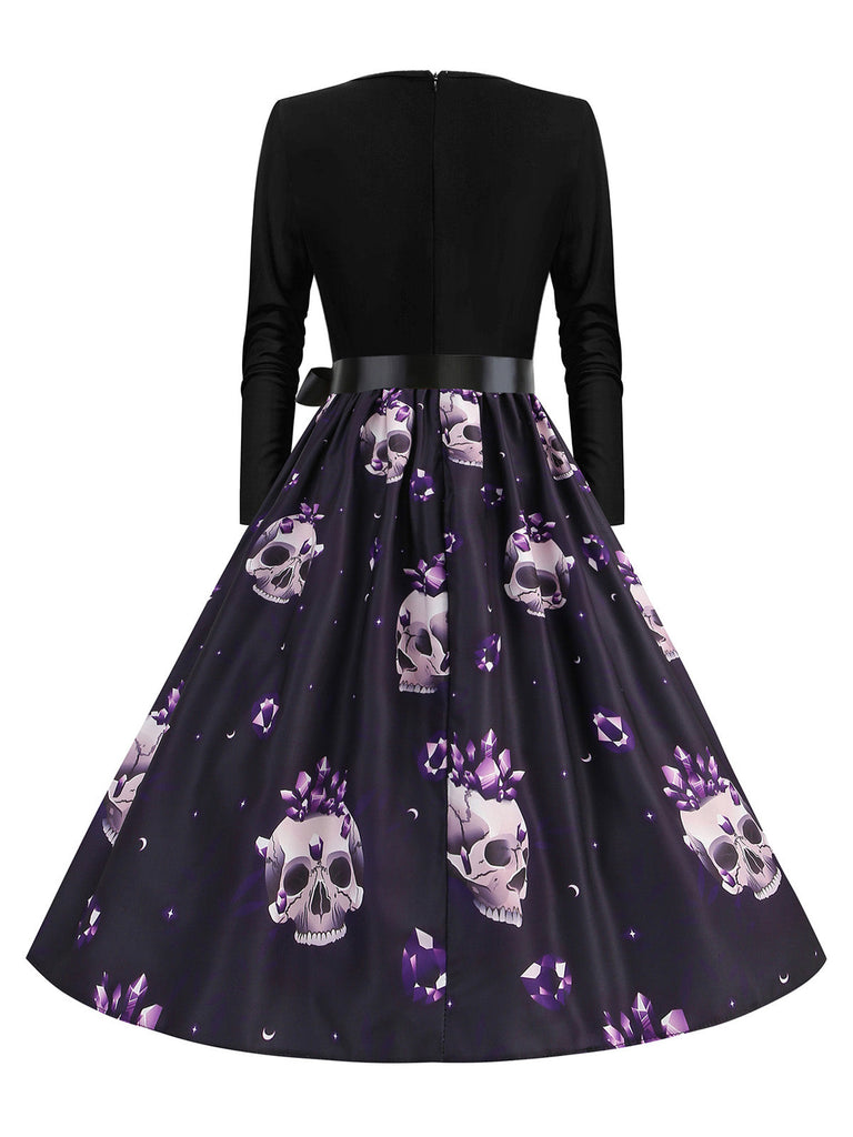 Robe évasée violette à imprimé crânes en cristal, col pétale années 1950 - 2