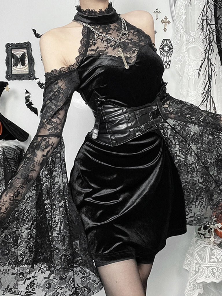 Robe mini noire en velours et dentelle à épaules dénudées et manches cloche Années 1960