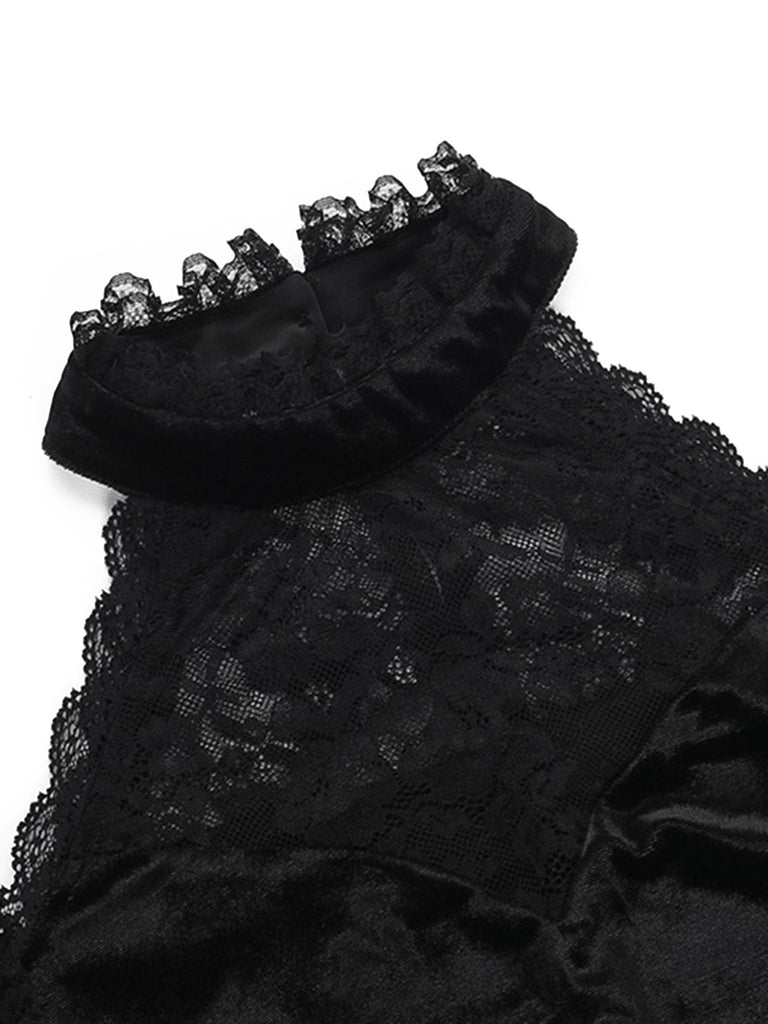 Robe mini noire en velours et dentelle à épaules dénudées et manches cloche Années 1960