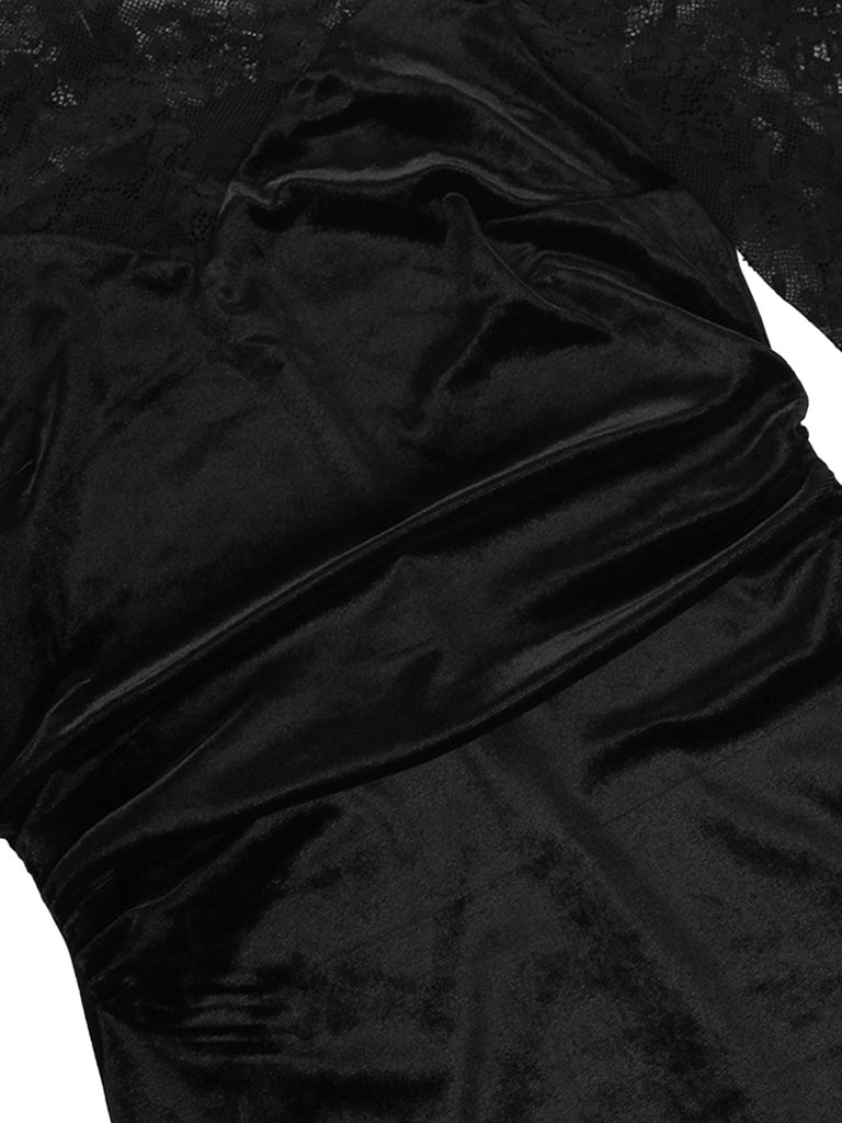 Robe mini noire en velours et dentelle à épaules dénudées et manches cloche Années 1960