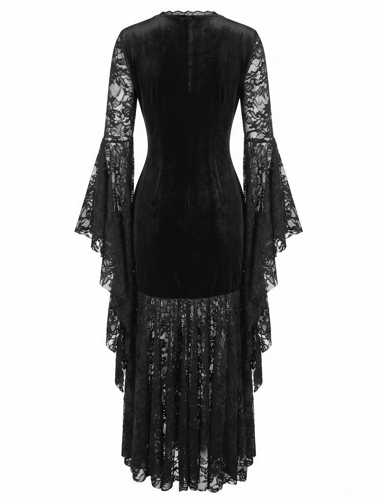 Robe gothique noire en velours à manches chauve-souris et empiècements en dentelle années 1970