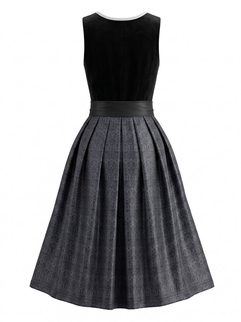 Ensemble noir avec robe à décolleté cœur et bordure contrastée, tablier et top blanc Années 1950