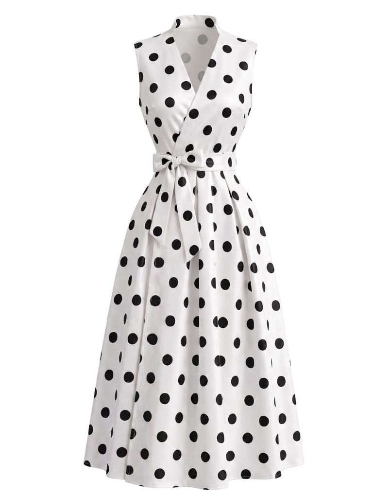 Robe à pois sans manches, revers, nœud et ceinture Années 1950