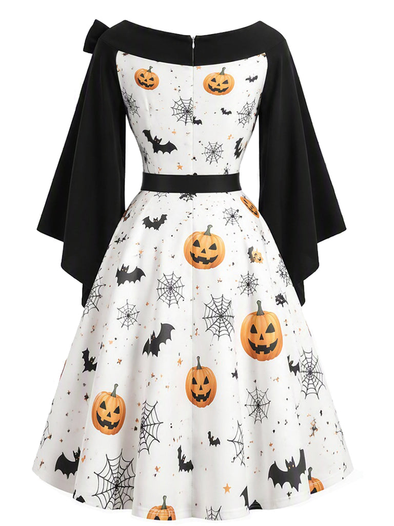 [Prévente] Robe cape noire et blanche d’Halloween à citrouilles, chauves-souris et toiles d’araignée années 1950