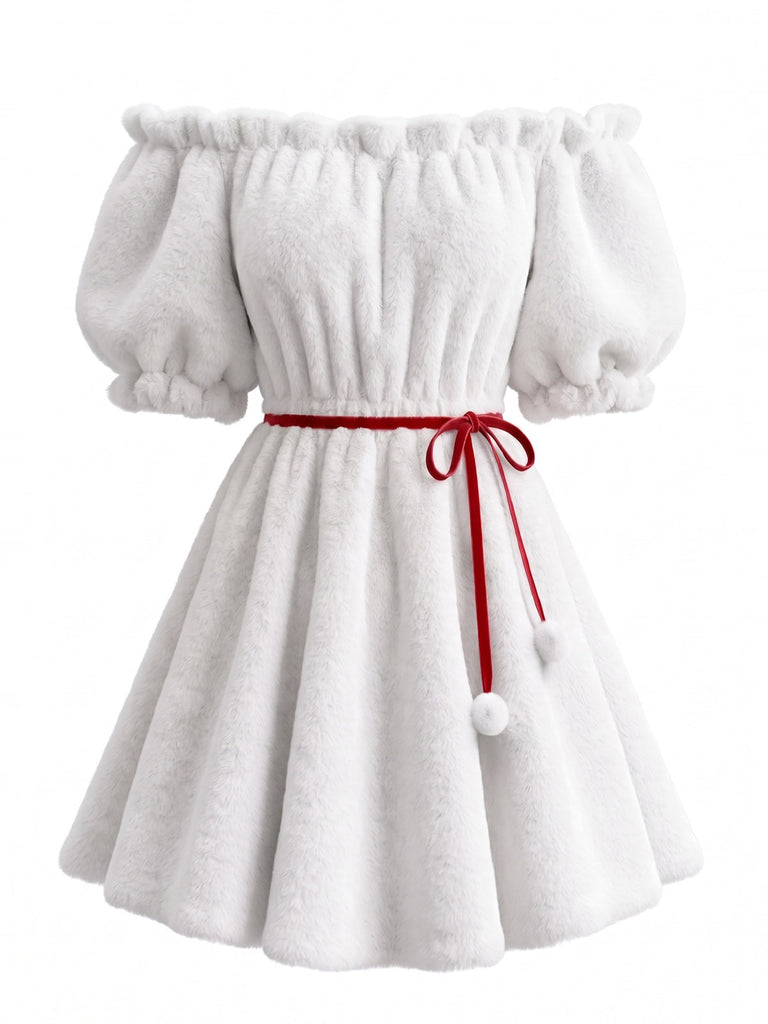 Robe courte blanche en fausse fourrure à épaules dénudées avec serre-tête à bois de renne Années 1960 - 2