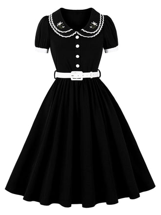 Robe évasée en dentelle fleurie brodée à col Claudine superposé années 1950 - 1