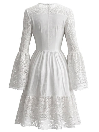Robe midi blanche à laçage bohème et manches évasées années 1980