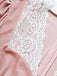 [Prévente] Robe rose en velours à col en dentelle et manches longues Années 1930 - 6