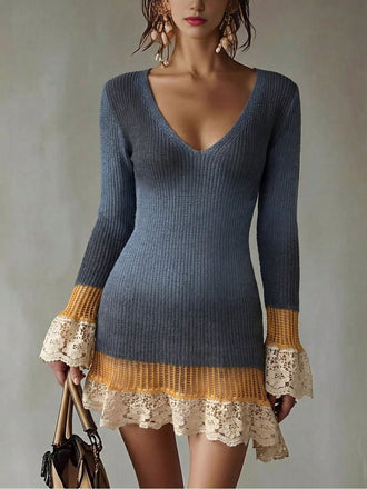 Robe courte bleue en maille à col V et bordures en dentelle contrastée années 1960 - 3