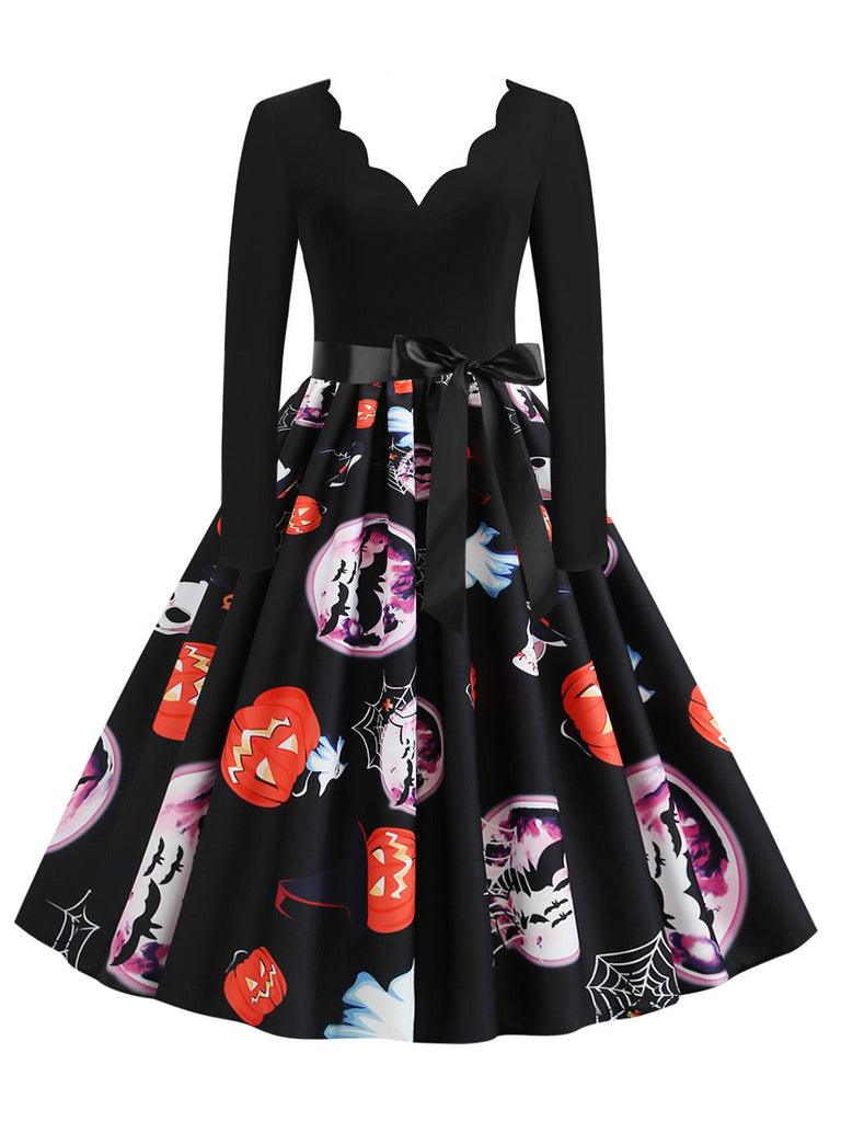 Robe noire d’Halloween à col pétale et manches longues années 1950