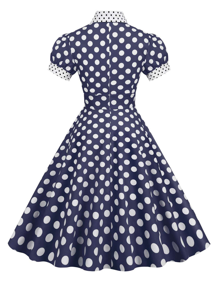 Robe trapèze à pois et col chemise des années 1950