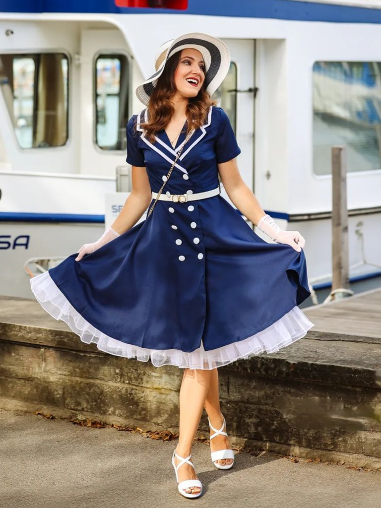 Robe à double boutonnage style marin bleu foncé des années 1950