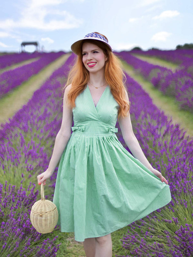 Robe rayée vert menthe à col en V des années 1950 Chic