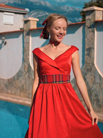 [Prévente] Robe rouge à épaules dénudées à carreaux de Noël des années 1950