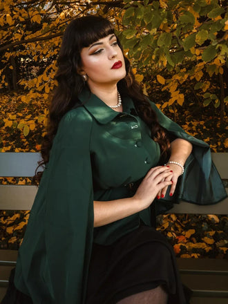 Manteau cape à revers couleur vert des années 1940