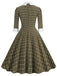 Robe à carreaux marron à revers et nœud des années 1950