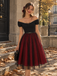 Robe rouge vin à épaules dénudées à pois des années 1950