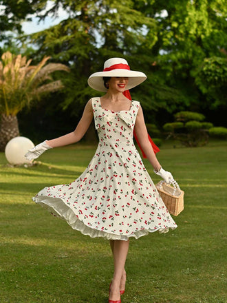Robe blanche à col en cœur et nœud cerise des années 1950