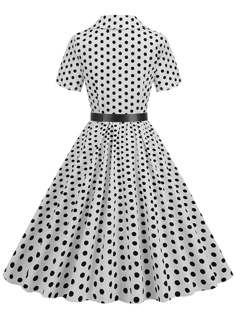 Robe à pois avec ceinture et revers des années 1950