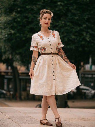 [Prévente] Robe fleurie brodée en coton beige à col en V des années 40