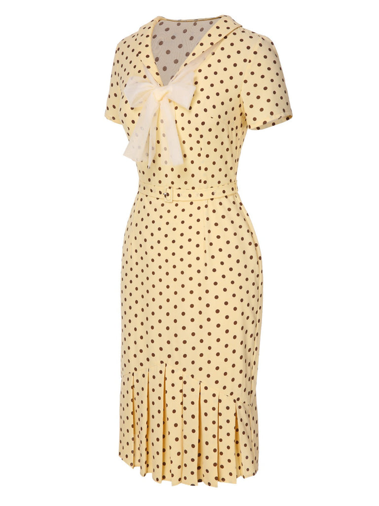 Robe plissée jaune à pois et revers des années 40