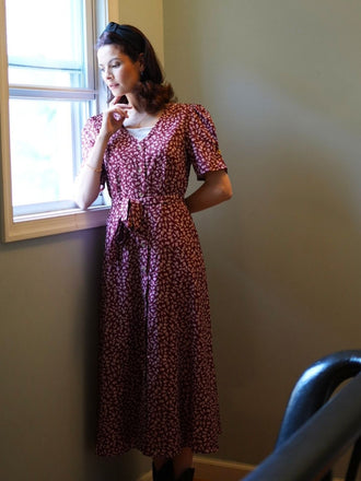 Robe à fleurs en V rouge vin des années 40 Vintage Chic