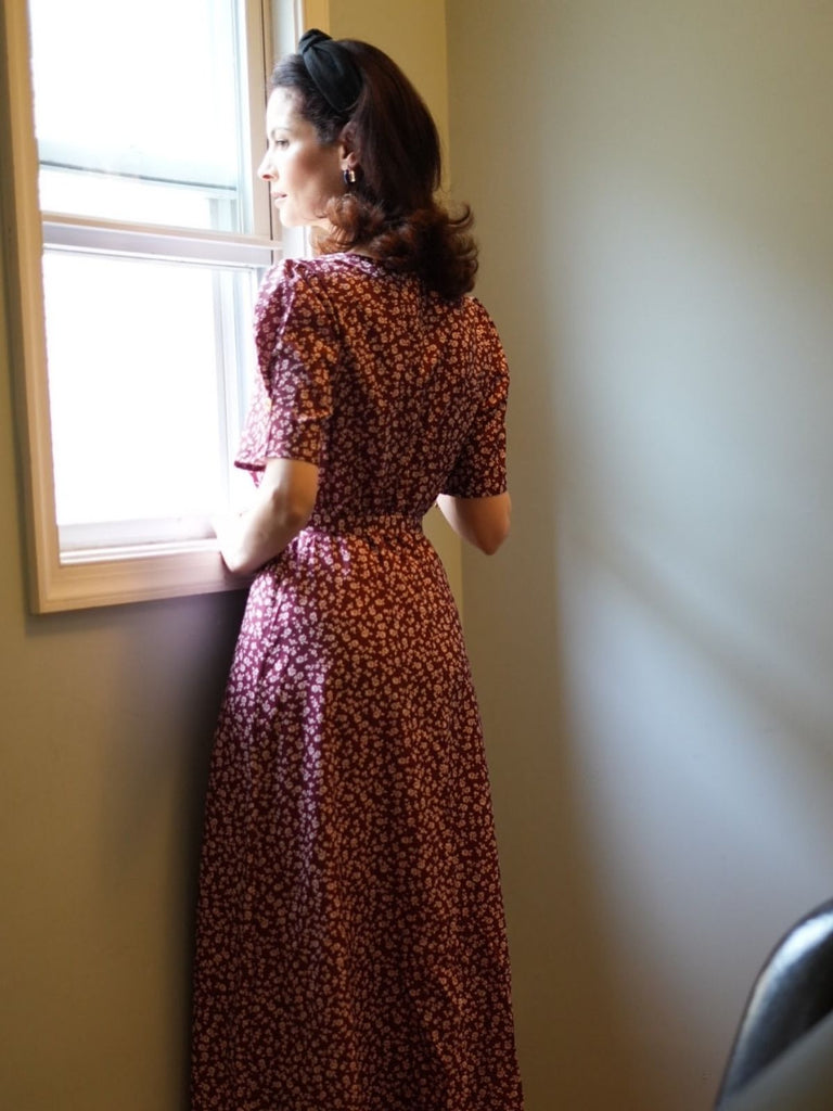 Robe à fleurs en V rouge vin des années 40 Vintage Chic
