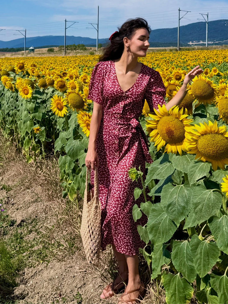 Robe à fleurs en V rouge vin des années 40 Vintage