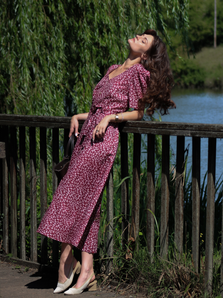 Robe à fleurs en V rouge vin des années 40 Vintage