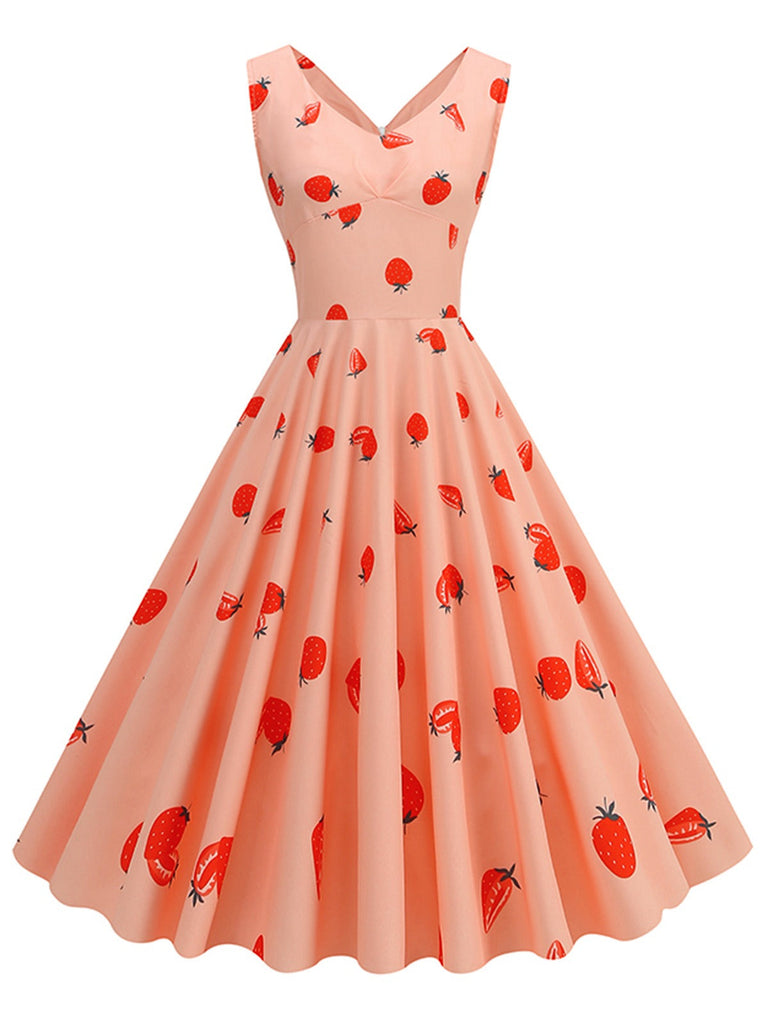 Robe trapèze sans manches couleur pêche à motif fraise des années 1950