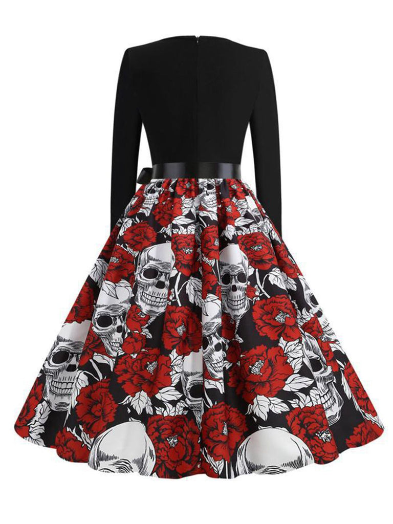 Robe noire à col pétales de roses et tête de mort des années 1950