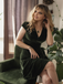Robe verte en velours perlé à col en V des années 40