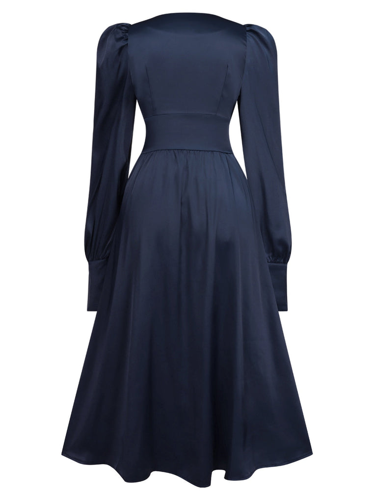 Robe boutonnée bleue à col en V et manches évêque des années 1940