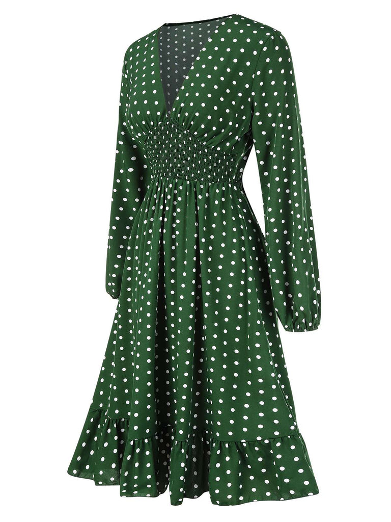 Robe à pois et col en V avec taille froncée des années 1940