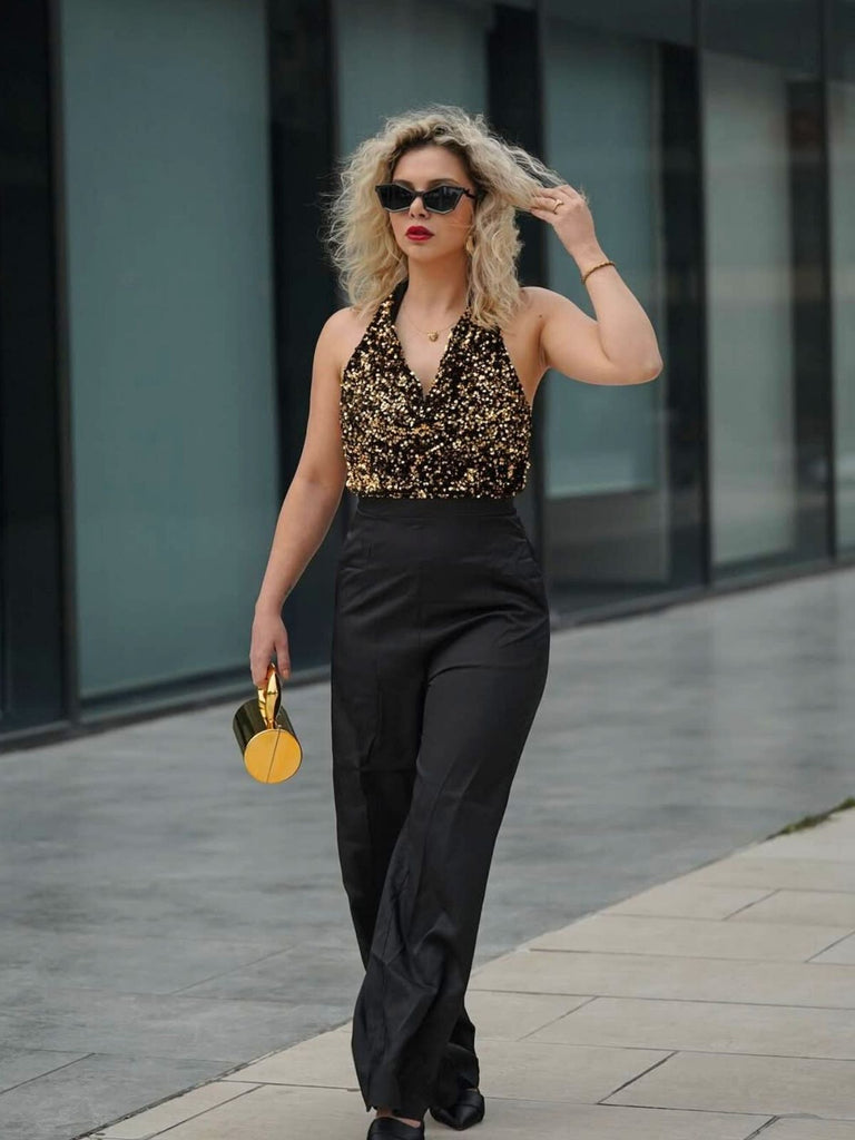 Combinaison à paillettes dorée à col bénitier des années 1930