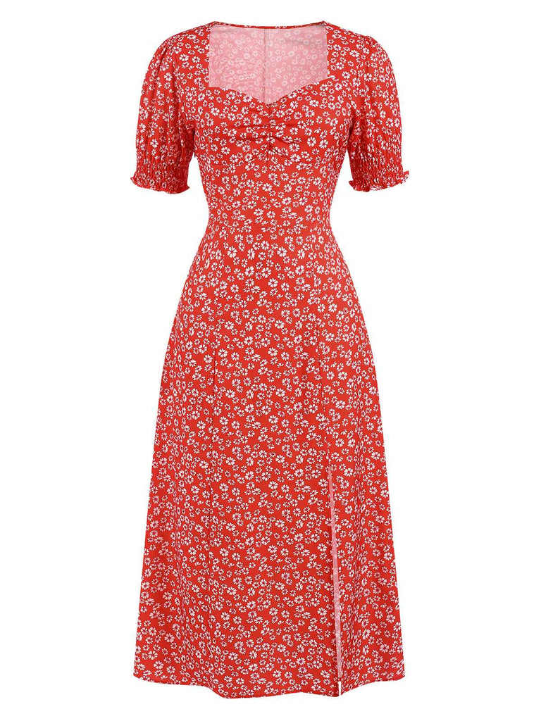 Robe rouge fendue à petites fleurs et col carré des années 1940