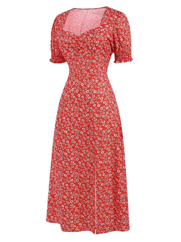 Robe rouge fendue à petites fleurs et col carré des années 1940