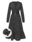 Robe noire à ceinture et motif floral fendu des années 40