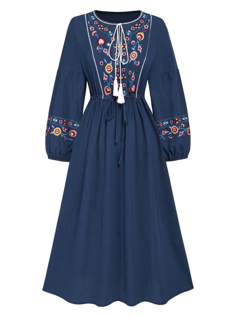 Robe bleue à manches lanternes et broderies florales des années 1940