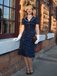 Robe bleu à manches bouffantes et revers fleuris des années 1940