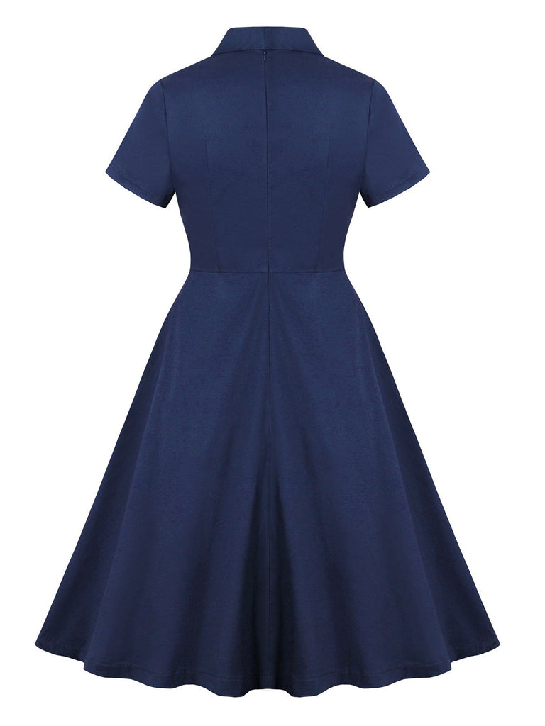 Robe en coton bleu à revers attache à la taille des années 1950