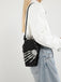 Sac bandoulière gothique en forme de cercueil avec main squelette