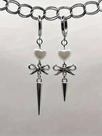 Boucles d'oreilles pendantes gothiques asymétriques en forme de cœur en argent