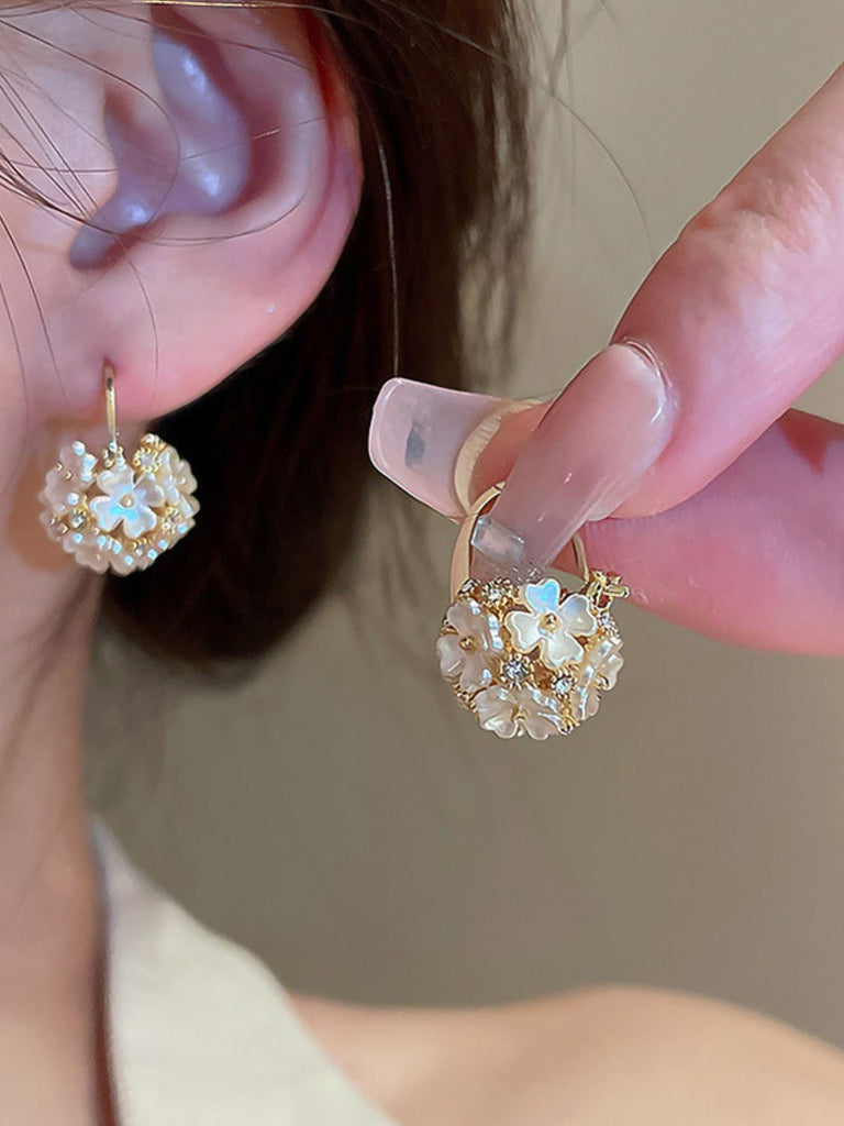 Boucles d'Oreilles Créoles Cristal Bouquet de Fleurs Vintage Blanc