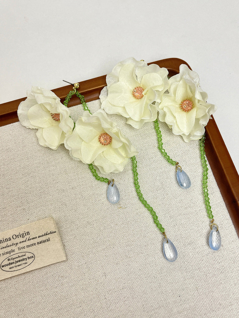 Boucles d'Oreilles Pendantes Fleur en Résine et Perles Vertes 3