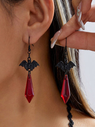 Boucles d’oreilles gothiques pendantes à chauve-souris et cristal rouge - 1