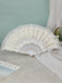 Éventail pliant blanc en satin et dentelle à fleurs 3D