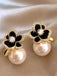 Boucles d'oreilles puces dorées florales à perles et strass