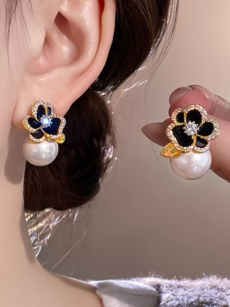 Boucles d'oreilles puces dorées florales à perles et strass